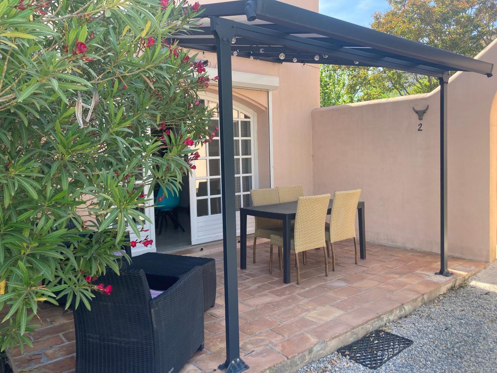 Les Bougainvillees De Camargue Villetelle Habitación foto